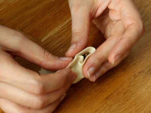 Gyozas με κοτόπουλο, καρότα και μανιτάρια - Προετοιμασία βήμα 9