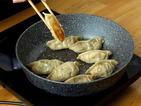Gyozas με κοτόπουλο, καρότα και μανιτάρια - Προετοιμασία βήμα 11