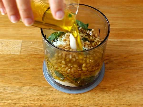 Σπιτικό πράσινο πέστο - pesto alla genovese - Προετοιμασία βήμα 2