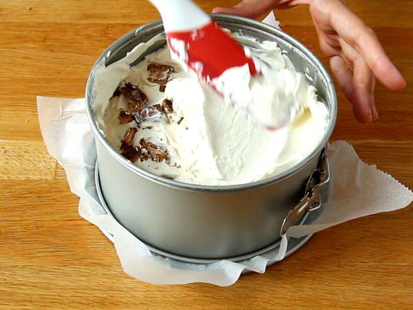 Υπέροχο cheesecake Kinder Bueno χωρίς ψήσιμο - Προετοιμασία βήμα 5