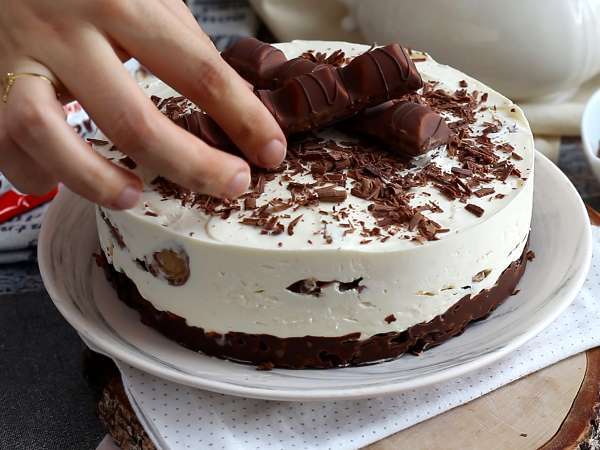 Υπέροχο cheesecake Kinder Bueno χωρίς ψήσιμο - Προετοιμασία βήμα 6