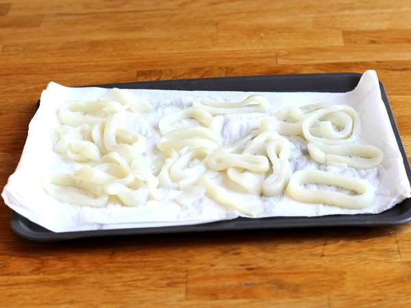 Calamares a la romana - παναρισμένα καλαμαράκια σε κουρκούτι - Προετοιμασία βήμα 2