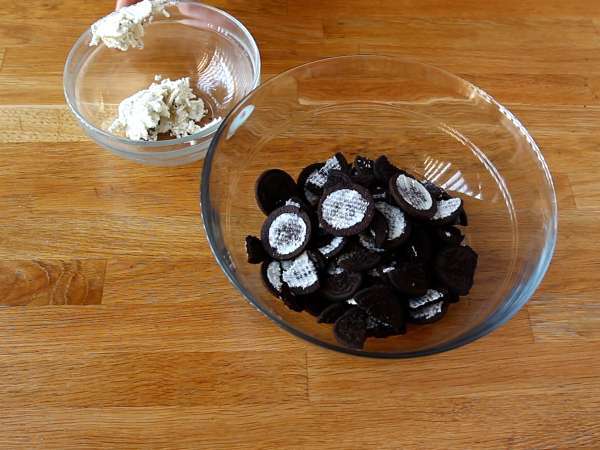 Κέικ Oreo με μόλις 3 υλικά, έτοιμο σε 6 λεπτά στο φούρνο μικροκυμάτων! - Προετοιμασία βήμα 1