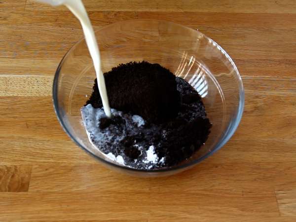Κέικ Oreo με μόλις 3 υλικά, έτοιμο σε 6 λεπτά στο φούρνο μικροκυμάτων! - Προετοιμασία βήμα 2