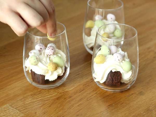 Πασχαλινό brownie και βερίνοι με σαντιγί - Προετοιμασία βήμα 5