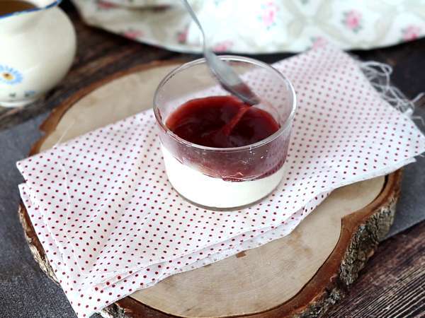 Panna cotta με coulis μούρων - Προετοιμασία βήμα 5