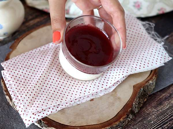 Panna cotta με coulis μούρων - Προετοιμασία βήμα 6