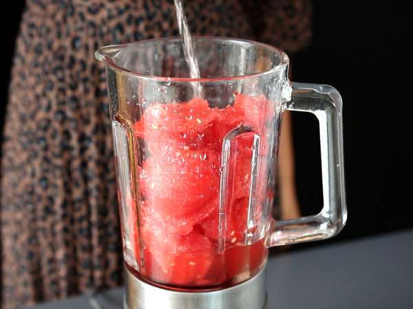 Καρπούζι frosé: το σούπερ-αναζωογονητικό κοκτέιλ granita με ροζέ! - Προετοιμασία βήμα 3
