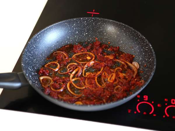 Ζυμαρικά με 'Nduja, ένα εύκολο στην παρασκευή πιάτο ζυμαρικών από την Καλαβρία - Προετοιμασία βήμα 3
