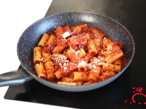 Ζυμαρικά με 'Nduja, ένα εύκολο στην παρασκευή πιάτο ζυμαρικών από την Καλαβρία - Προετοιμασία βήμα 6