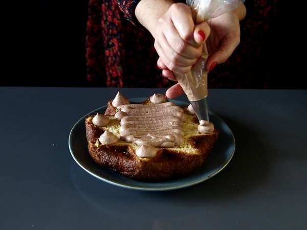 Μπριός Pandoro γεμισμένος με κρέμα Nutella και κρέμα βανίλιας σε σχήμα χριστουγεννιάτικου δέντρου - Προετοιμασία βήμα 6