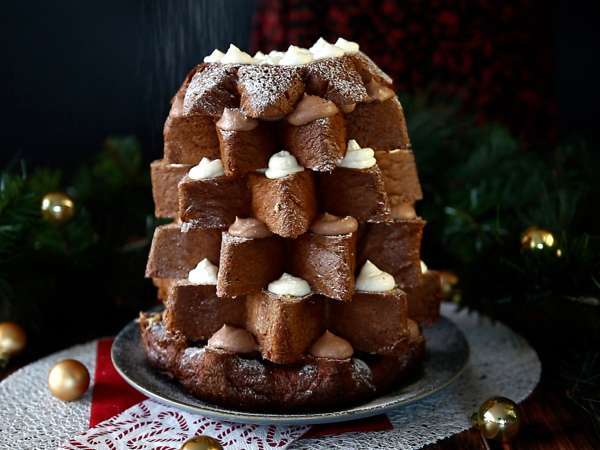 Μπριός Pandoro γεμισμένος με κρέμα Nutella και κρέμα βανίλιας σε σχήμα χριστουγεννιάτικου δέντρου - Προετοιμασία βήμα 9