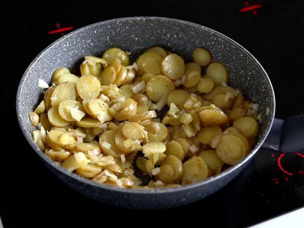 Huevos rotos, η πανεύκολη ισπανική συνταγή με βάση τις πατάτες και τα αυγά - Προετοιμασία βήμα 3