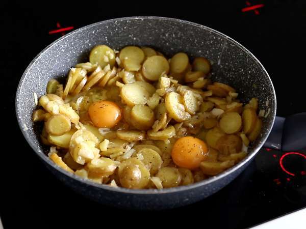 Huevos rotos, η πανεύκολη ισπανική συνταγή με βάση τις πατάτες και τα αυγά - Προετοιμασία βήμα 4