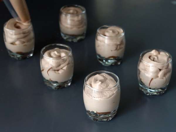 Χωρίς ψήσιμο, εξαιρετικά νόστιμες Kinder Bueno verrines - Προετοιμασία βήμα 7