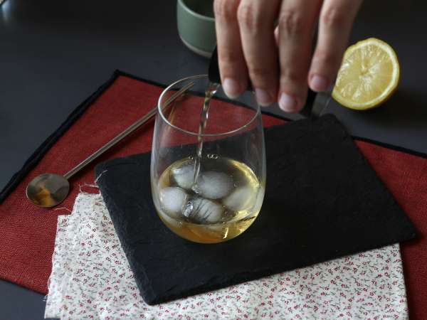 Spritz St-Germain με λικέρ elderflower, το εξαιρετικά δροσερό κοκτέιλ για το καλοκαίρι - Προετοιμασία βήμα 2