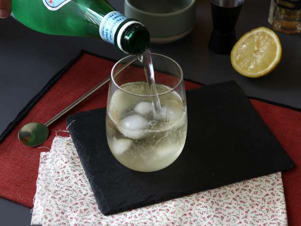 Spritz St-Germain με λικέρ elderflower, το εξαιρετικά δροσερό κοκτέιλ για το καλοκαίρι - Προετοιμασία βήμα 4