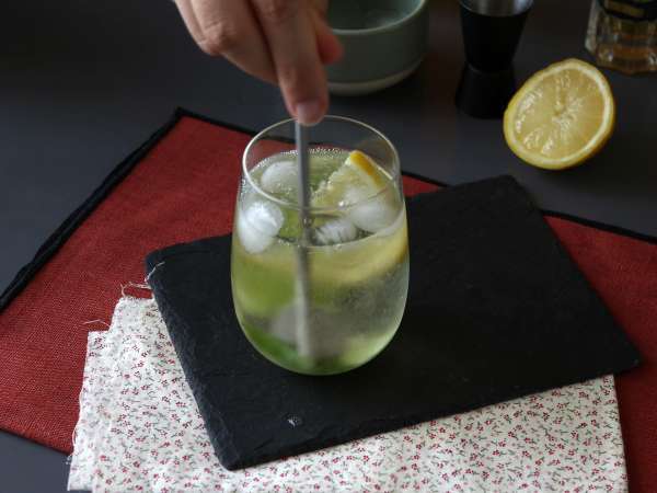 Spritz St-Germain με λικέρ elderflower, το εξαιρετικά δροσερό κοκτέιλ για το καλοκαίρι - Προετοιμασία βήμα 6