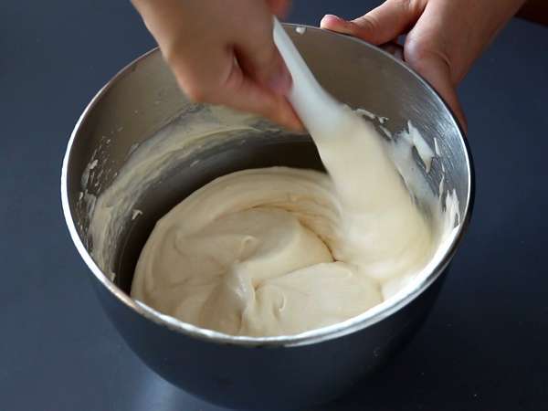 Εύκολο ρολό με γεύση Kinder Bueno, ιδανικό για τούρτα γενεθλίων ή χριστουγεννιάτικο κούτσουρο! - Προετοιμασία βήμα 3