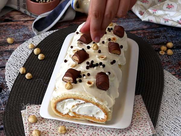Εύκολο ρολό με γεύση Kinder Bueno, ιδανικό για τούρτα γενεθλίων ή χριστουγεννιάτικο κούτσουρο! - Προετοιμασία βήμα 11