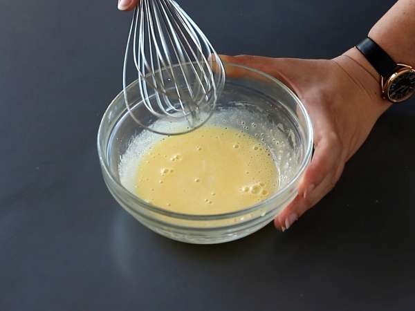 Choco flan, ο τέλειος συνδυασμός ενός ζουμερού κέικ σοκολάτας και ενός flan καραμέλας βανίλιας - Προετοιμασία βήμα 5