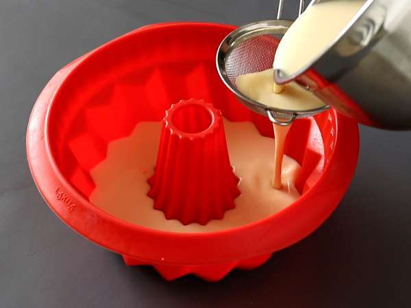 Choco flan, ο τέλειος συνδυασμός ενός ζουμερού κέικ σοκολάτας και ενός flan καραμέλας βανίλιας - Προετοιμασία βήμα 8