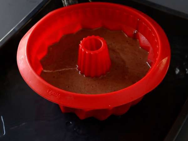 Choco flan, ο τέλειος συνδυασμός ενός ζουμερού κέικ σοκολάτας και ενός flan καραμέλας βανίλιας - Προετοιμασία βήμα 9