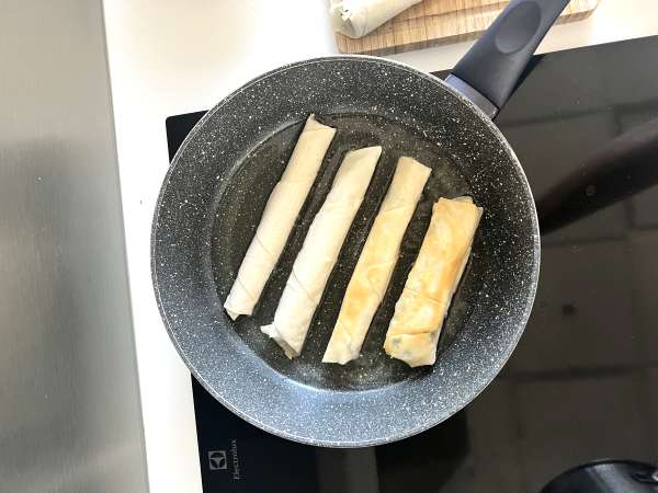 Börek με φέτα και μαϊντανό - Προετοιμασία βήμα 3