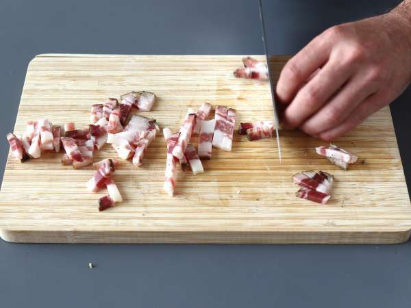 Pasta all'amatriciana, η παραδοσιακή συνταγή εξηγείται βήμα προς βήμα - Προετοιμασία βήμα 2