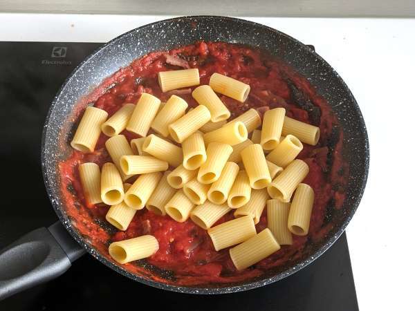 Pasta all'amatriciana, η παραδοσιακή συνταγή εξηγείται βήμα προς βήμα - Προετοιμασία βήμα 8