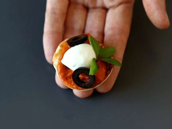 Πιατέλα Blini με γέμιση, το τέλειο ποικίλο απεριτίφ για την εορταστική περίοδο - Προετοιμασία βήμα 3