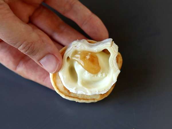 Πιατέλα Blini με γέμιση, το τέλειο ποικίλο απεριτίφ για την εορταστική περίοδο - Προετοιμασία βήμα 5