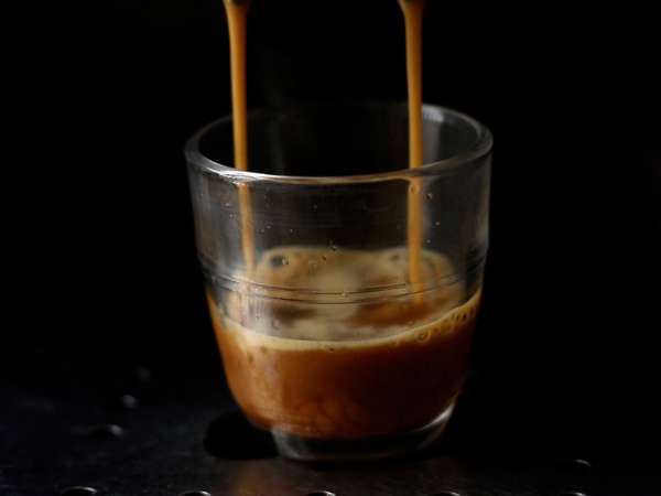 Espresso Martini, το τέλειο κοκτέιλ για τους λάτρεις του καφέ - Προετοιμασία βήμα 1
