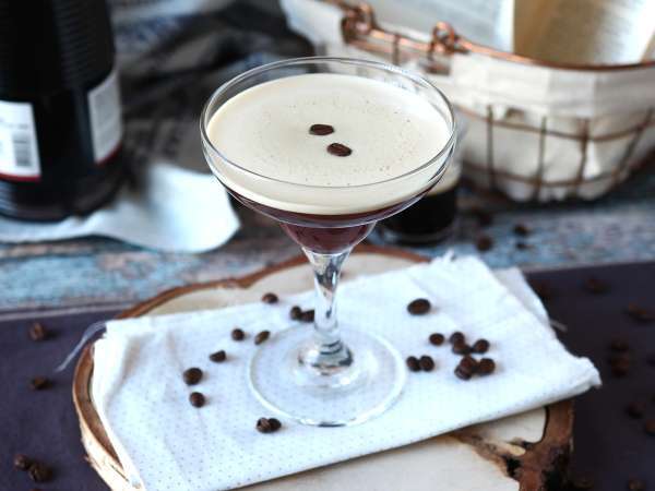 Espresso Martini, το τέλειο κοκτέιλ για τους λάτρεις του καφέ - Προετοιμασία βήμα 5