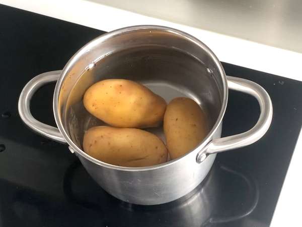 Gnocchi alla Sorrentina στο τηγάνι: η γρήγορη και πικάντικη συνταγή που όλοι αγαπούν! - Προετοιμασία βήμα 1