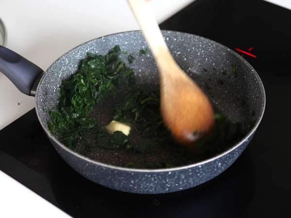 Conchiglioni γεμιστά με ρικότα και σπανάκι: ένα ακαταμάχητο ψητό χορτοφαγικό πιάτο - Προετοιμασία βήμα 2
