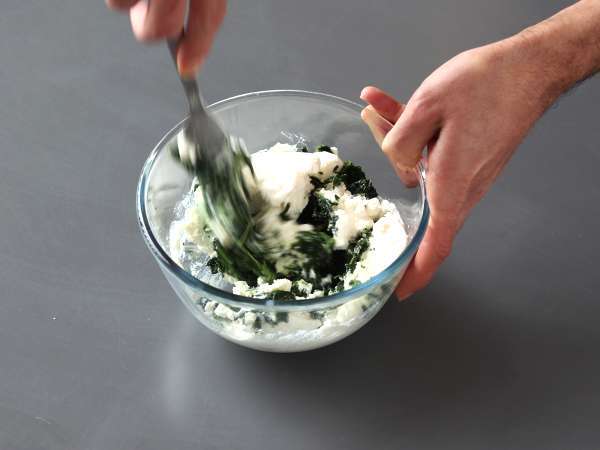 Conchiglioni γεμιστά με ρικότα και σπανάκι: ένα ακαταμάχητο ψητό χορτοφαγικό πιάτο - Προετοιμασία βήμα 4