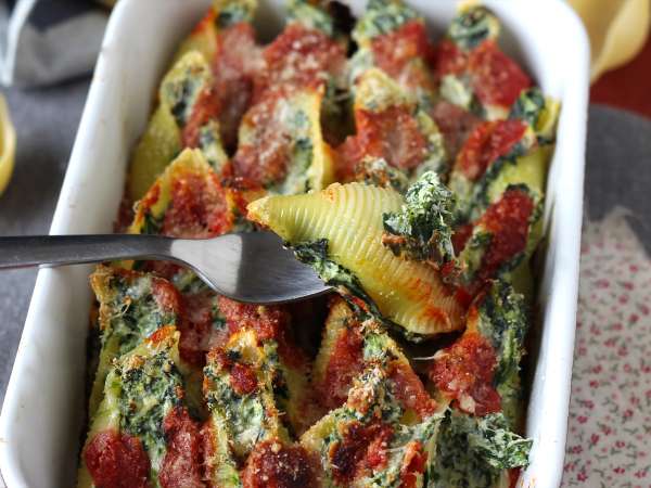 Conchiglioni γεμιστά με ρικότα και σπανάκι: ένα ακαταμάχητο ψητό χορτοφαγικό πιάτο - Προετοιμασία βήμα 10
