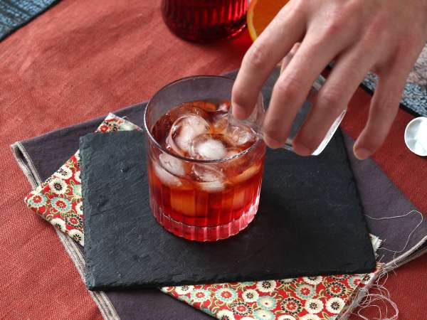 Negroni: η συνταγή με τις σωστές δόσεις για να το ετοιμάσετε στο σπίτι - Προετοιμασία βήμα 2