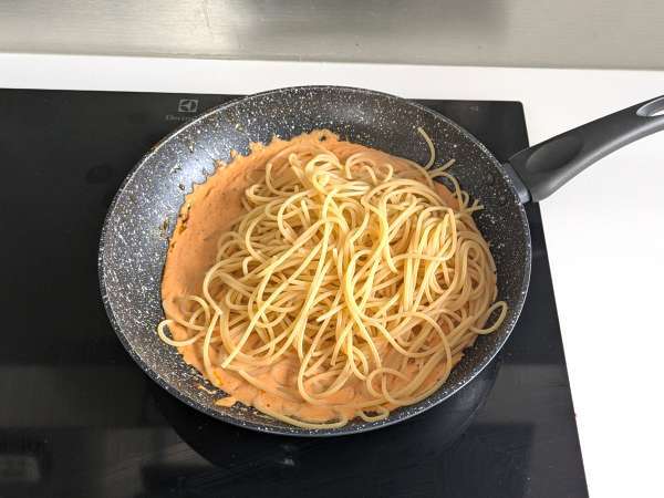 Κρεμώδη ζυμαρικά με burrata και ντοματίνια - Προετοιμασία βήμα 6