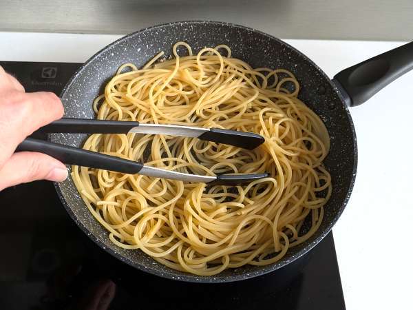 Σπαγγέτι cacio e pepe: 3 υλικά, μια έκρηξη γεύσης! - Προετοιμασία βήμα 6