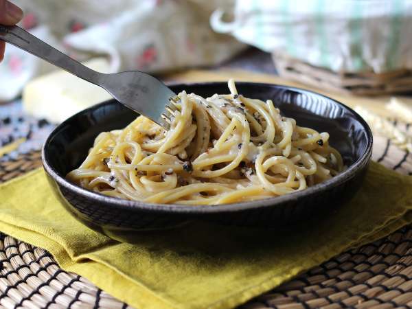 Σπαγγέτι cacio e pepe: 3 υλικά, μια έκρηξη γεύσης! - Προετοιμασία βήμα 10