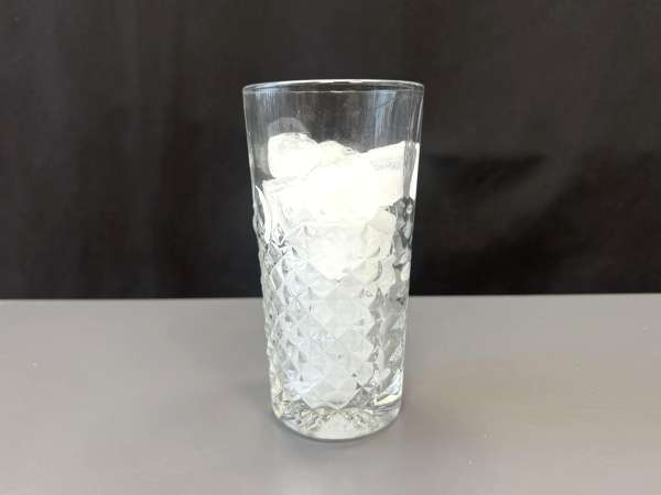 Martini Spritz χωρίς αλκοόλ, ένα γλυκό, λουλουδάτο κοκτέιλ για το απεριτίφ - Προετοιμασία βήμα 1