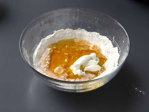 Κέικ ζαμπόν, ελιάς και λιαστής ντομάτας με skyr - Προετοιμασία βήμα 2