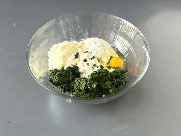 Σπανάκι και ricotta malfatti, η εύκολη, χωρίς ζύμωμα σπιτική συνταγή ζυμαρικών - Προετοιμασία βήμα 3