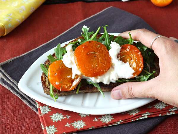 Ψητά βερίκοκα, ρόκα και burrata σε τοστ - Προετοιμασία βήμα 5