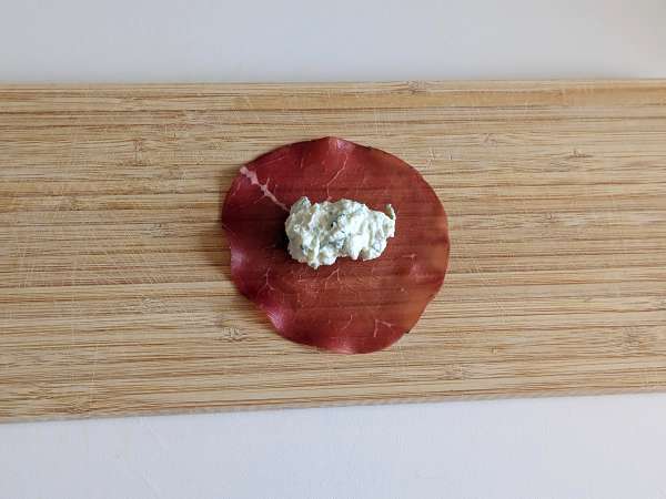 Tortelloni di bresaola γεμιστά με ρόκα και τυρί ricotta: νόστιμα και έτοιμα σε 10 λεπτά! - Προετοιμασία βήμα 4