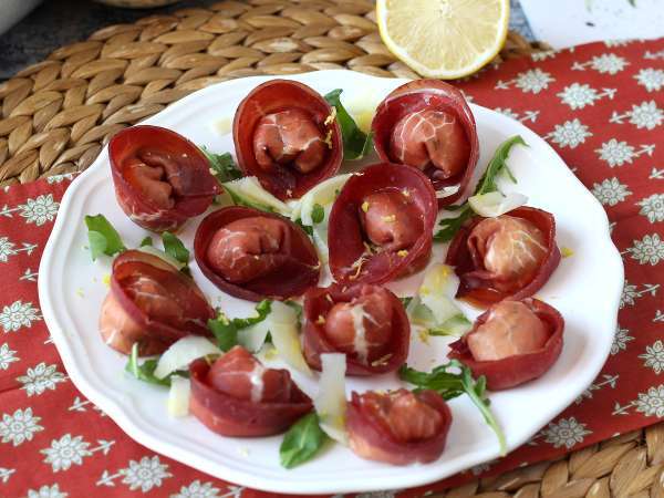 Tortelloni di bresaola γεμιστά με ρόκα και τυρί ricotta: νόστιμα και έτοιμα σε 10 λεπτά! - Προετοιμασία βήμα 7