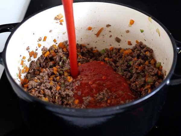 Ζυμαρικά με σάλτσα μπολονέζ - tagliatelle al ragù alla bolognese - Προετοιμασία βήμα 4
