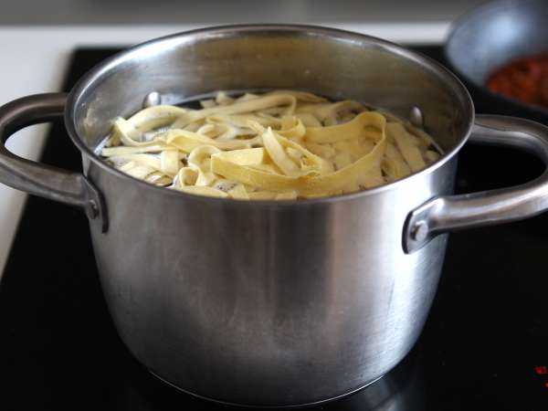 Ζυμαρικά με σάλτσα μπολονέζ - tagliatelle al ragù alla bolognese - Προετοιμασία βήμα 7